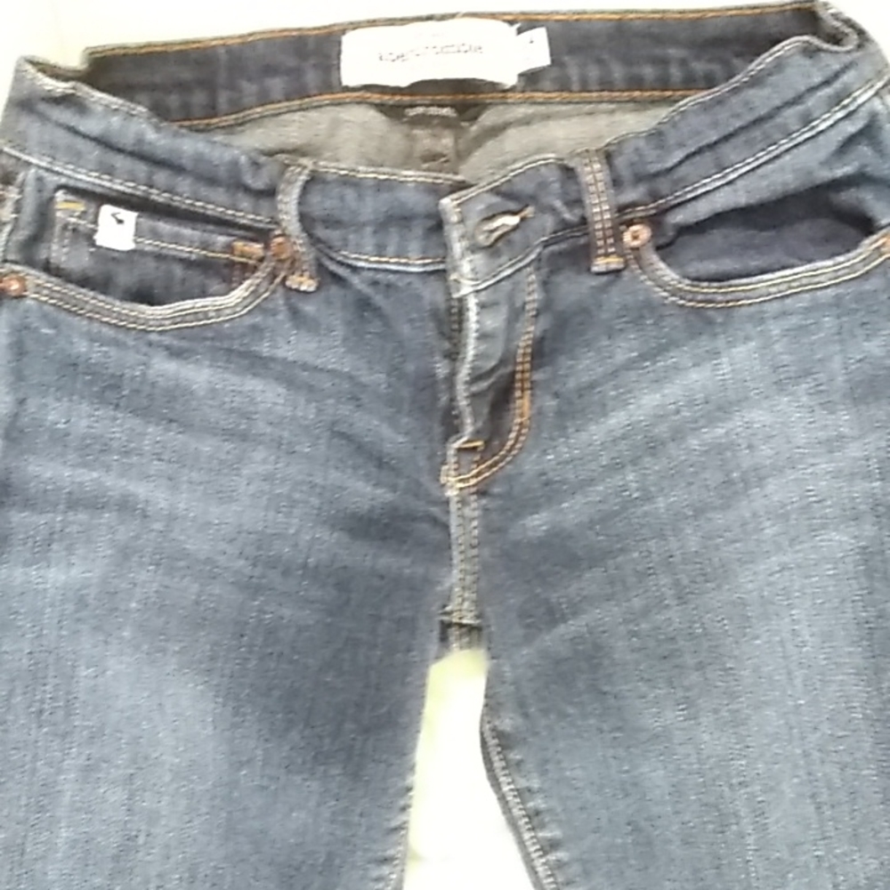 Abercrombie cute stretch jeans. - Picture 9 of 13